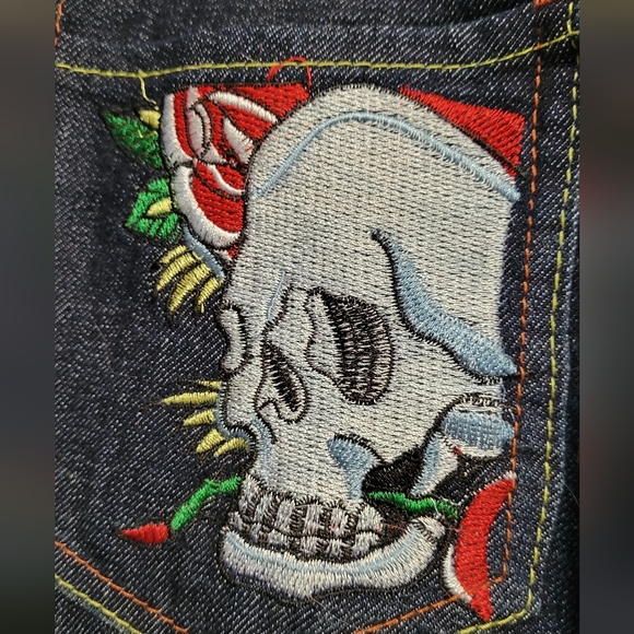 New Vintage Ed Hardy Christan Adingier Skull & Rose Denims - Picture 4 of 7